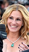 https://upload.wikimedia.org/wikipedia/commons/thumb/c/c9/Julia_Roberts_Cannes_2016_3.jpg/100px-Julia_Roberts_Cannes_2016_3.jpg